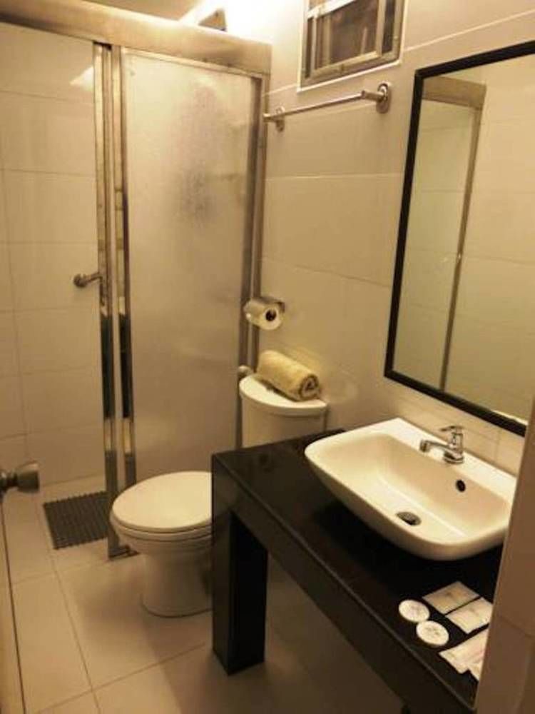 Silver Oaks Suites & Hotel Manila Exteriör bild