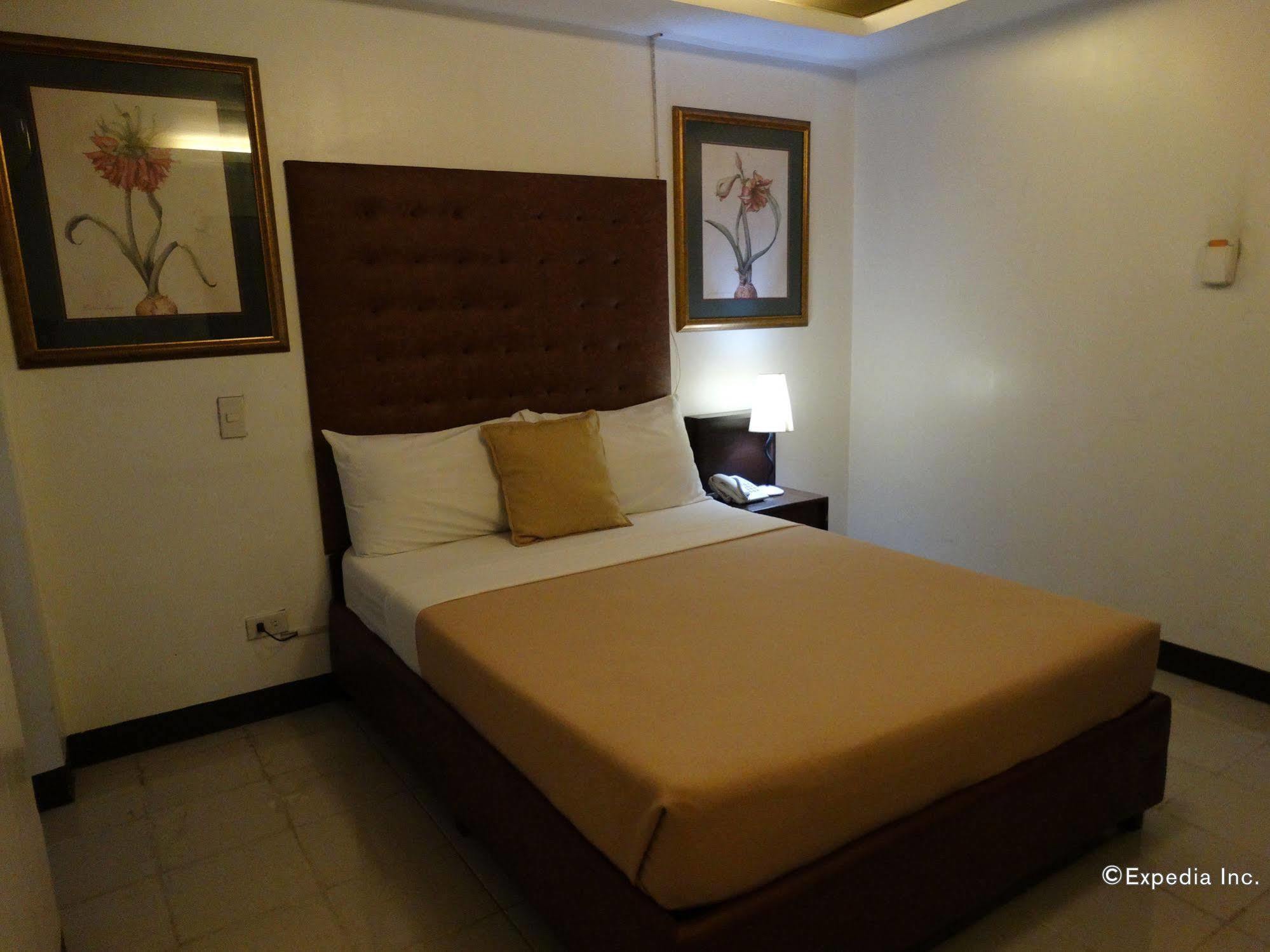 Silver Oaks Suites & Hotel Manila Exteriör bild