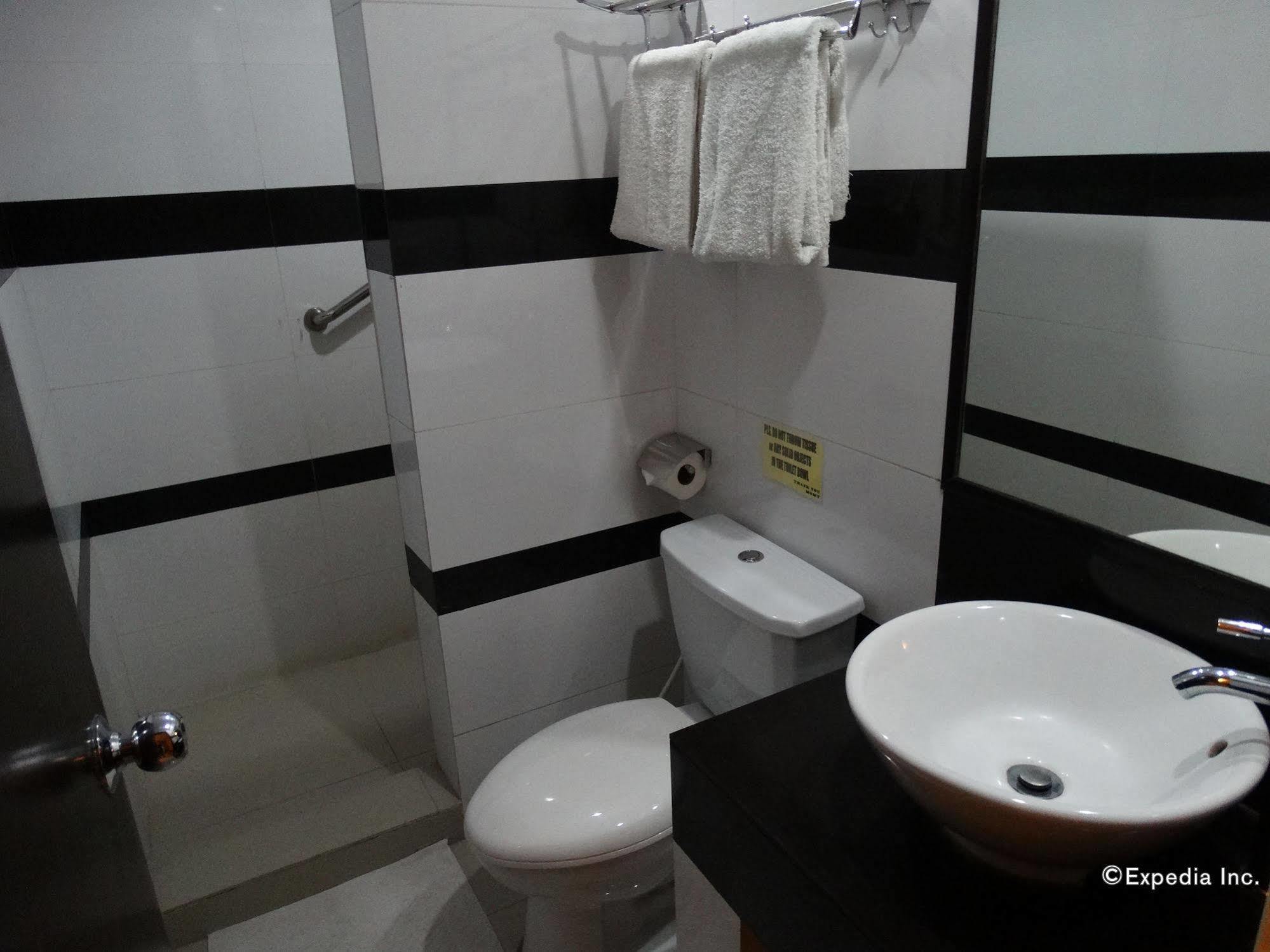 Silver Oaks Suites & Hotel Manila Exteriör bild