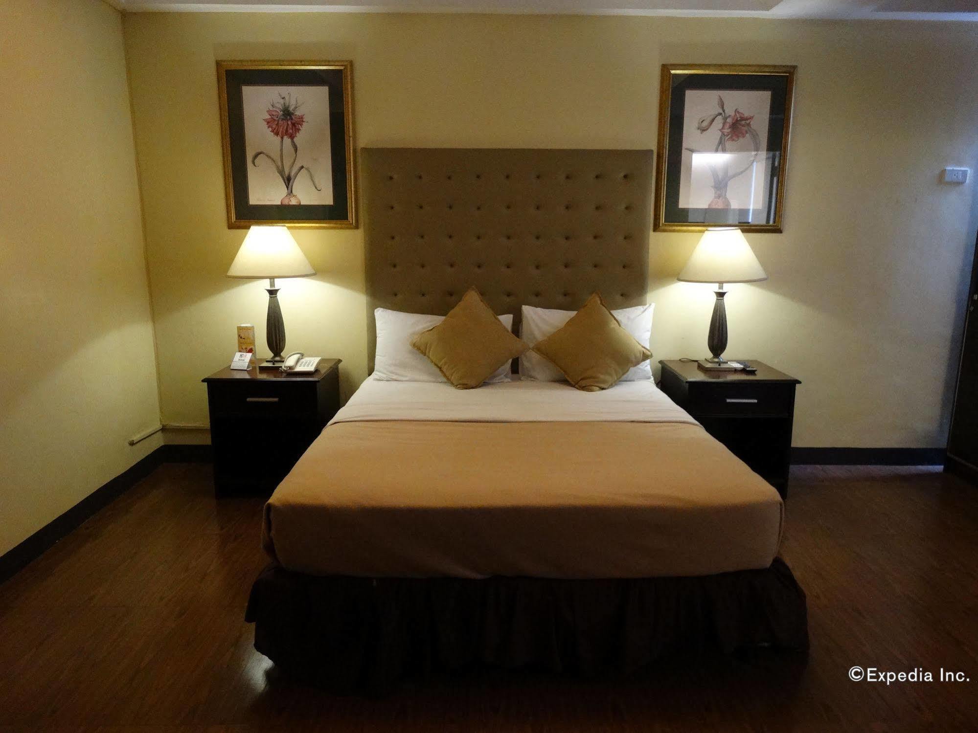 Silver Oaks Suites & Hotel Manila Exteriör bild